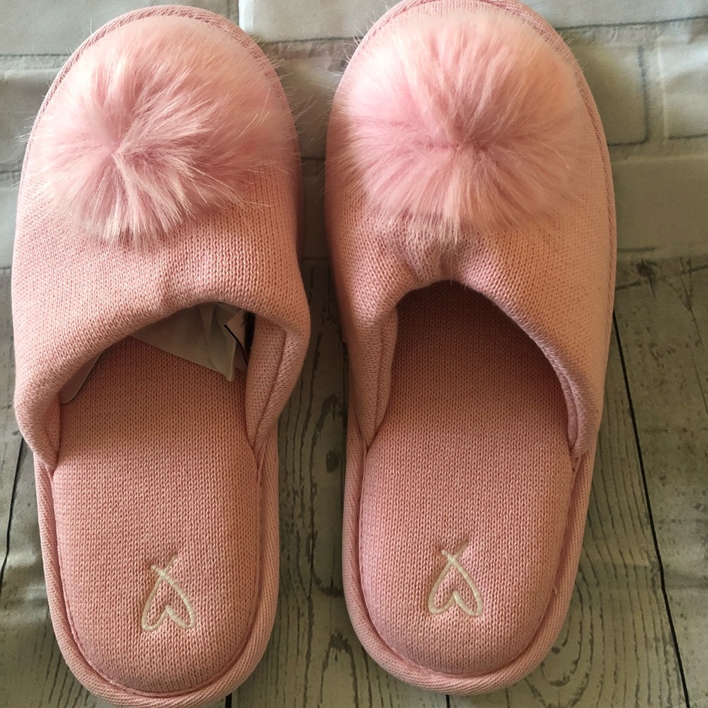 NWT Women’s Victoria’s Secret Slippers